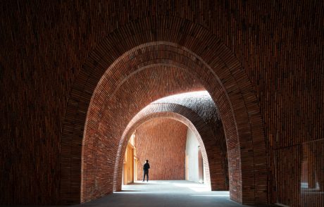 Jingdezhen Imperial Kiln Museum. Brick Award 22 Category "Sharing public spaces". Studio Zhu Pei. Hallway view