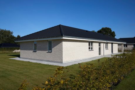 Single family house in Jaegerspris, Facing Brick W 109 Hvid Marmor