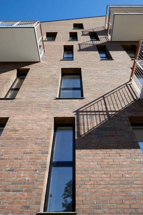 Apartment Building in Hilleroed, Facing Brick Brun Valmue