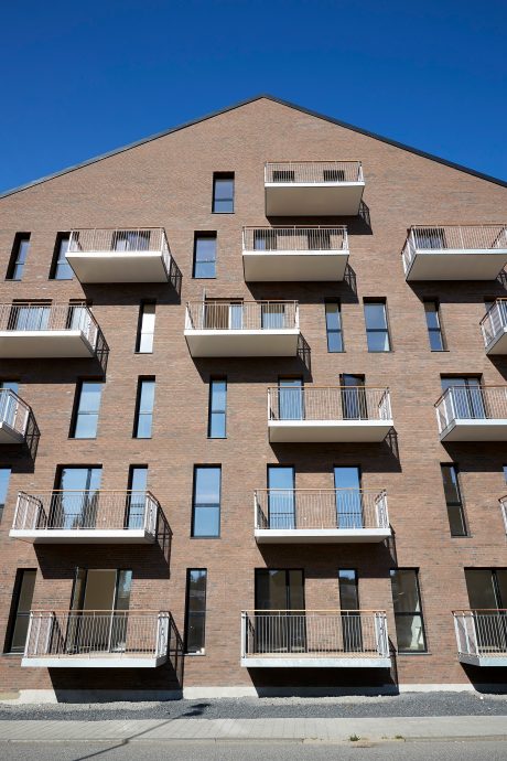 Apartment Building in Hilleroed, Facing Brick Brun Valmue