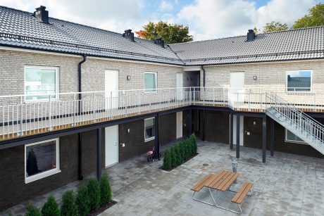 Brick: EW0454 Svart Onyx - EW0447 Flint | Radhus, Skurup