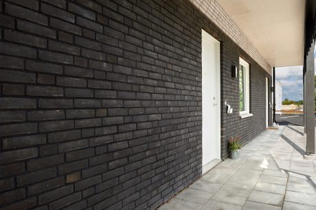 Brick: EW0454 Svart Onyx - EW0447 Flint | Radhus, Skurup