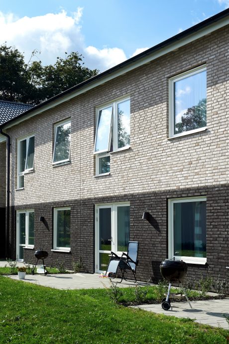 Brick: EW0454 Svart Onyx - EW0447 Flint | Radhus, Skurup