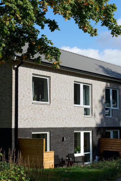 Brick: EW0454 Svart Onyx - EW0447 Flint | Radhus, Skurup