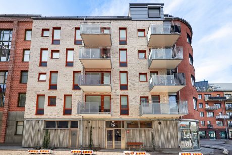 Fasadtegel: EW0454 Svart Onyx - EW0105 Ingefär - EW0309 Röd-Slagen | Ledbussen 3, Malmö