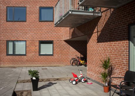 Apartment Building in Valby, Facing Brick W 465 Roed Nuanceret