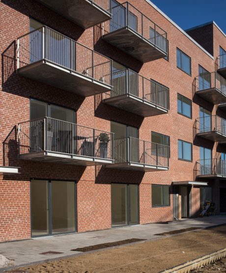 Apartment Building in Valby, Facing Brick W 465 Roed Nuanceret