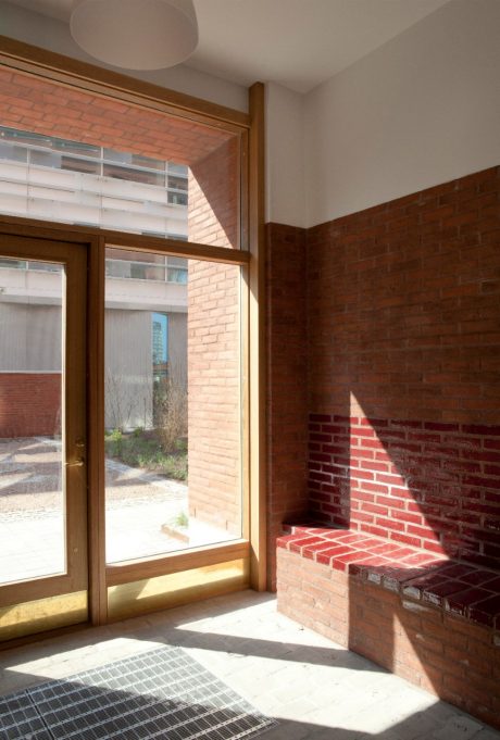 Appartment Building in Malmoe, Facing Brick, W 465 Roed Nyanserad