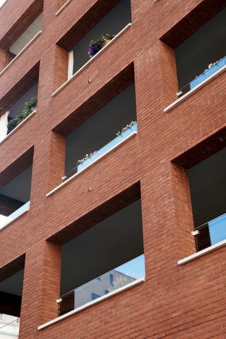 Appartment Building in Malmoe, Facing Brick, W 465 Roed Nyanserad