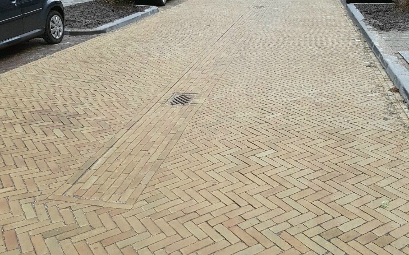 Renovation street and parking zones, Spijkerbuurt, Arnhem | Pavers: Brons Wasserstrich DF (road) and the Mastiek wasserstrich DF (parking space)