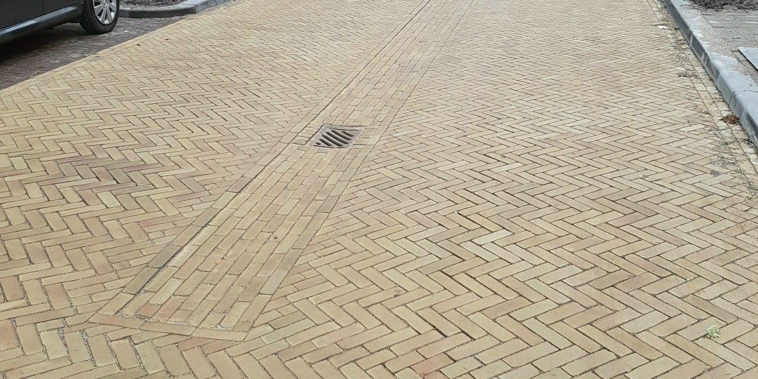 Renovation street and parking zones, Spijkerbuurt, Arnhem | Pavers: Brons Wasserstrich DF (road) and the Mastiek wasserstrich DF (parking space)