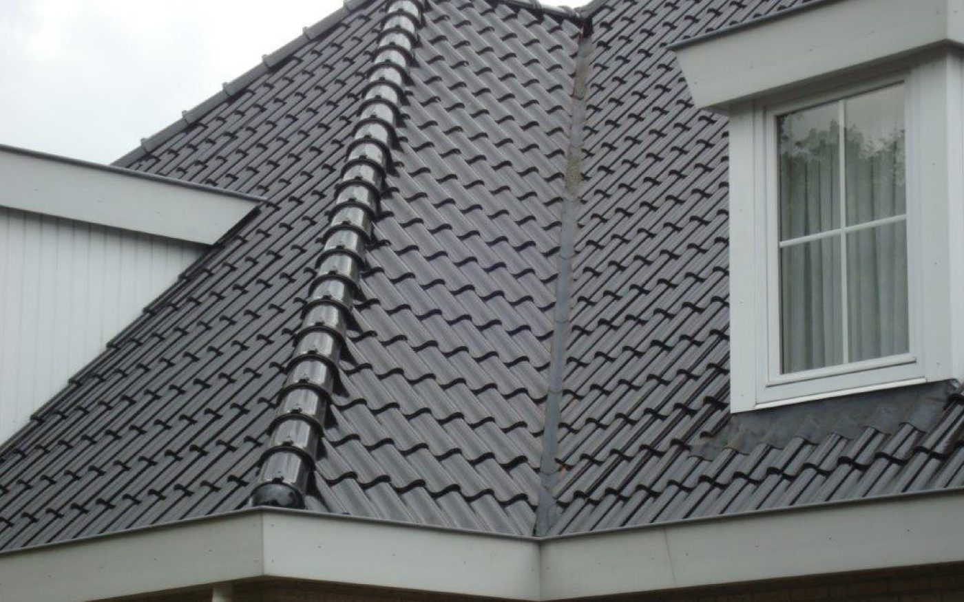 OVH Vario zwart verglaasd. 4.914 stuks. Dakrenovatie vrijstaande woning, Grebbe 14, Someren. Handelaar Bouwcenter Raijmakers Someren. Medio 2017. Overige informatie onbekend.