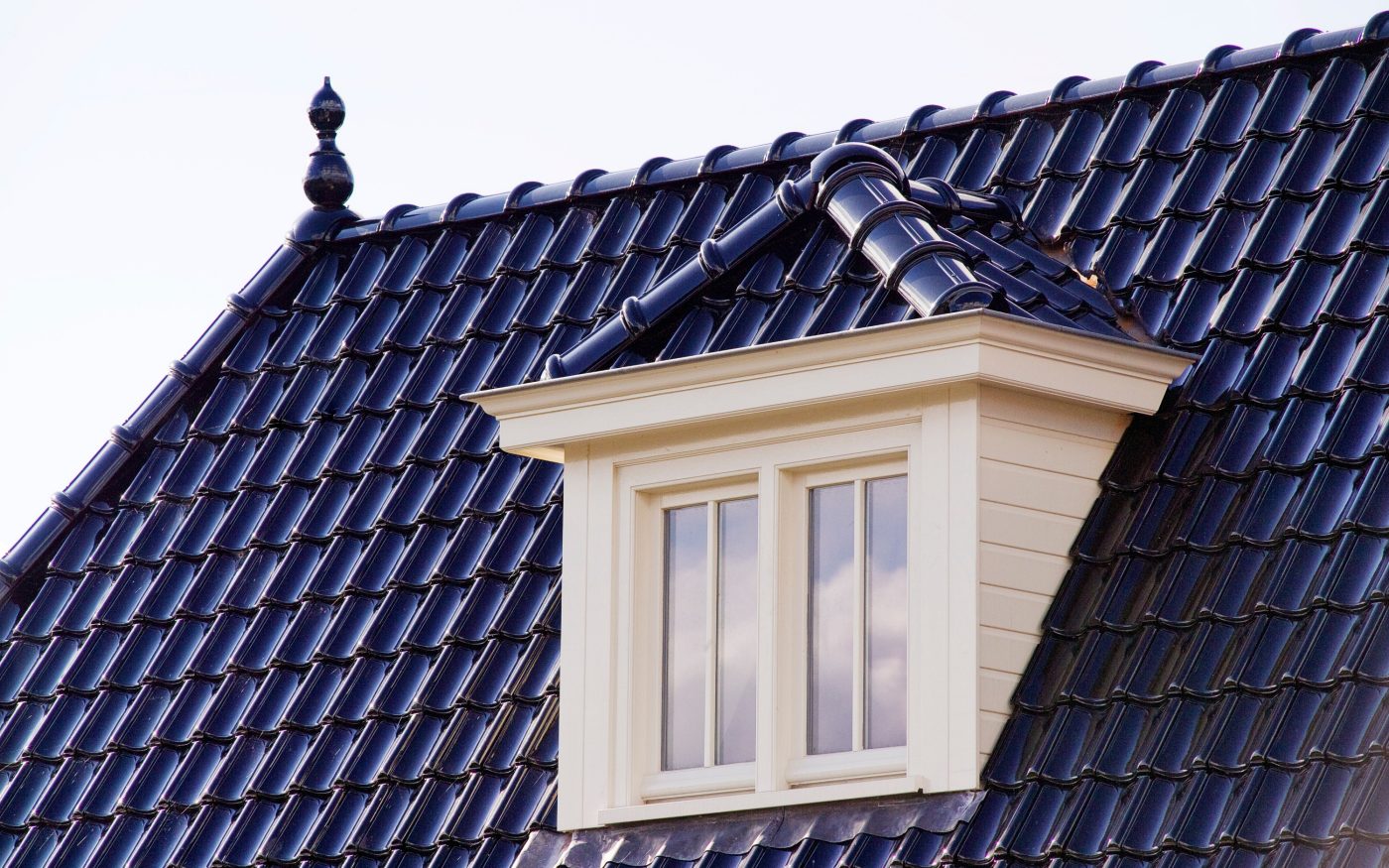 New construction open-detached house, Rhenen. Ceramic piron on ridgehat with intersections of top- and corner twills. Building style Classica VHV.