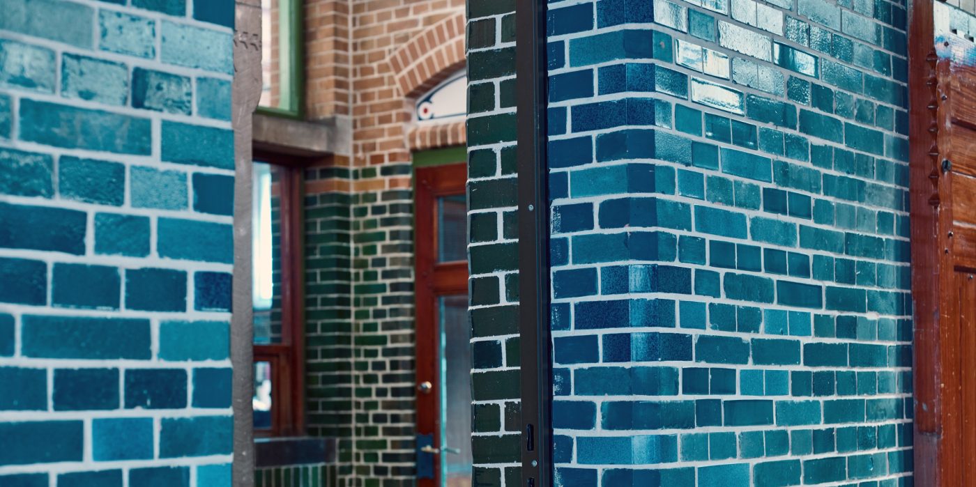 Renovation Beurs van Berlage, Damrak, Amsterdam. Architects: Bierman Henket architecten with projectarchitect Henk van Laarhoven. Advisors: van Bremen Bouwadviseurs, Sanne Mouwen and Wietse den Hartog. Client: Beurs van Berlage. Contractor: N.J. de Nijs, Warmenhuizen. Building Material Business, BMH: Cementbouw Heemstede, Jan Woudhuizen and Niels Bethlehem.         Products used: Terca customized glazed bricks, in different formats and in 15 colors matching the old brick colors. Bricks: Rode strengperstenen (uni-rood van Panningen), Rood kolenstook Renova van Wienerberger Bemmel. Year of completion: 2017.