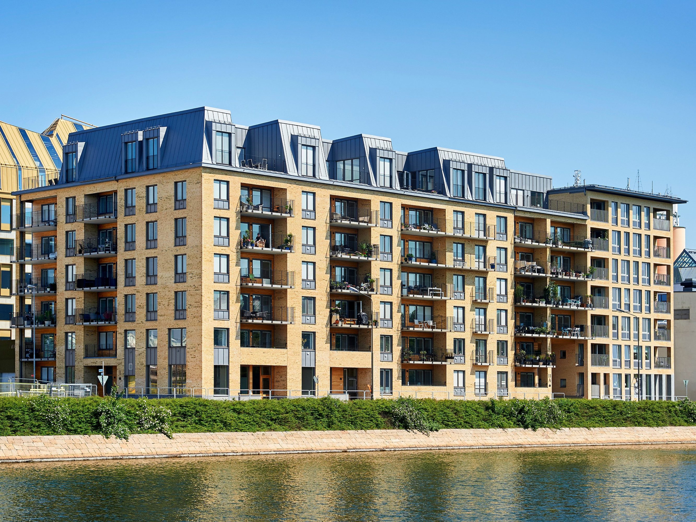 Fasadtegel - EW0491 Magma - EW0103 Raps - Citadellskajen, Malmö