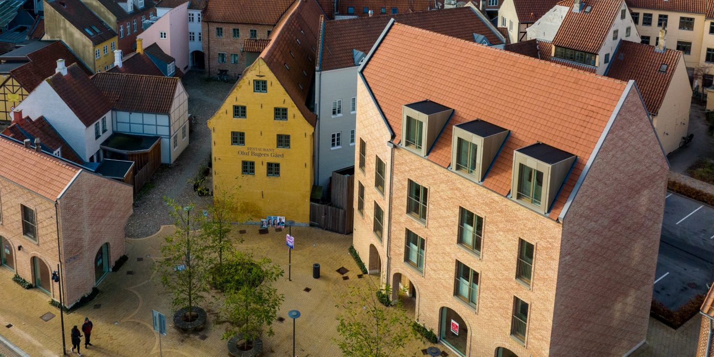Taktegel - Datura Naturrød - Oluf Bagers Plads, Danmark