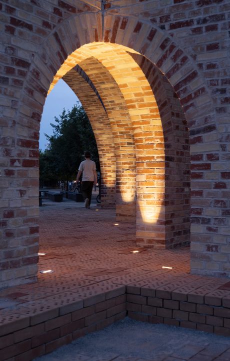 Brick: EW0466 Kobber - EW2331 Rosé - EW2207 Rød mørk - EW2115 Sommer | Bricks in Common Pavillion, Copenhagen