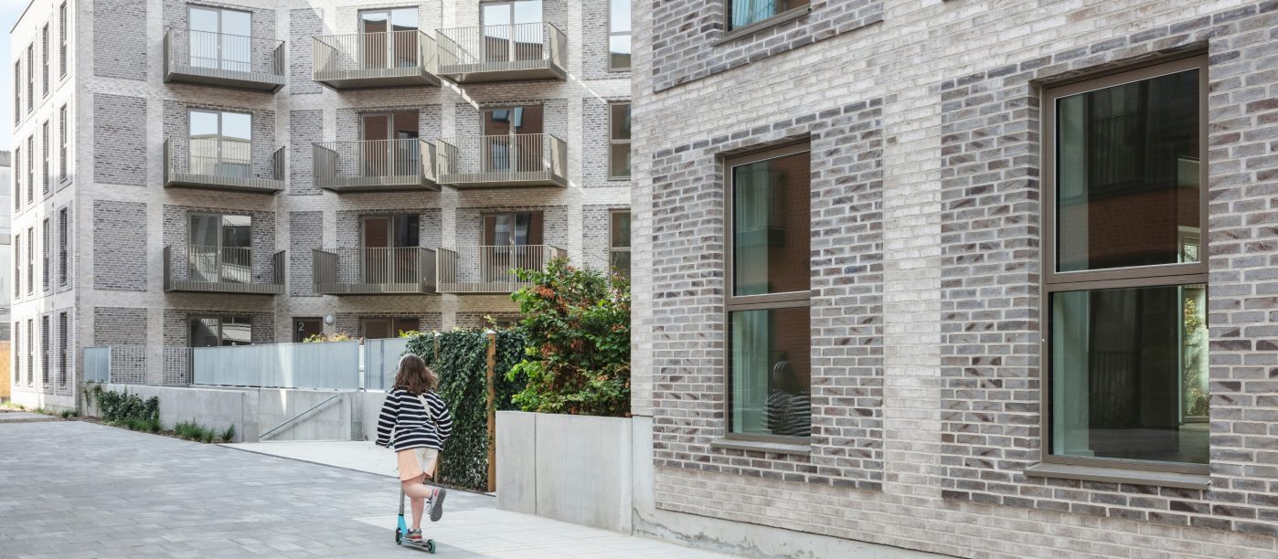 Fasadtegel: EW0450 Jern - EW0449 Kul - EW0447 Flint | Bellakvarteret, Danmark