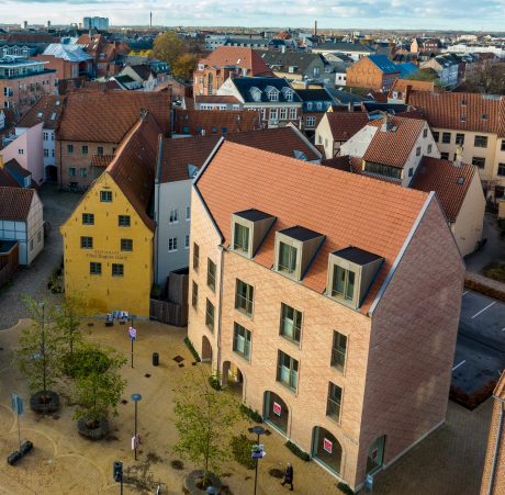 Taktegel - Datura Naturrød - Oluf Bagers Plads, Danmark