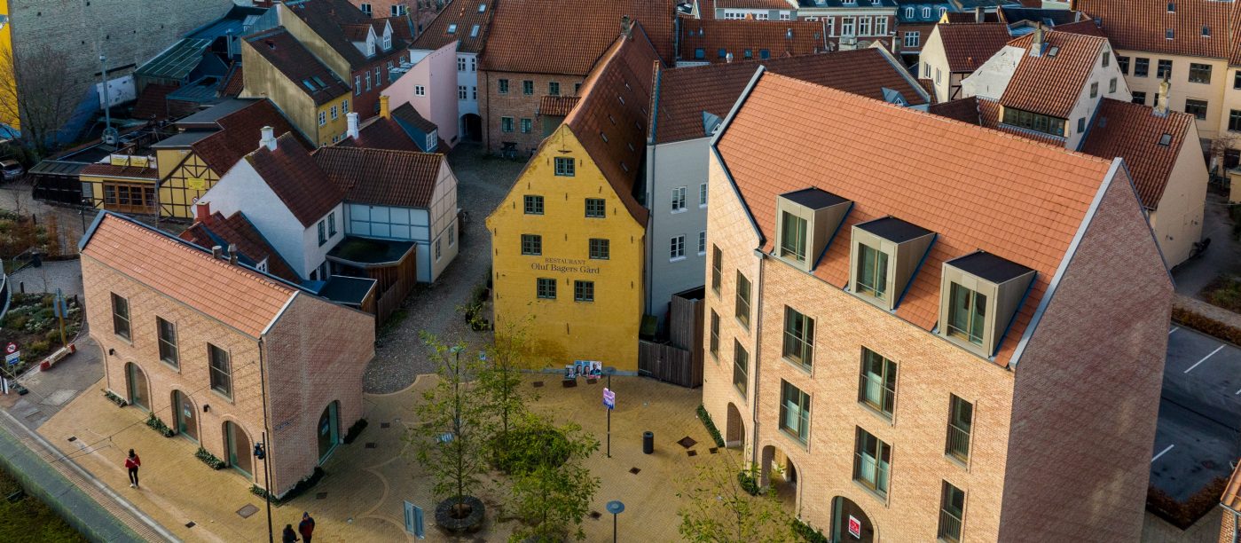Taktegel - Datura Naturrød - Oluf Bagers Plads, Danmark