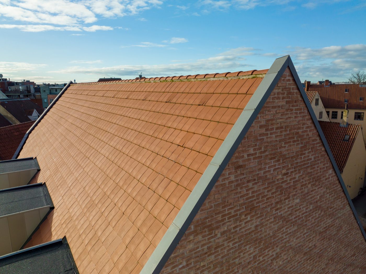 Taktegel - Datura Naturrød - Oluf Bagers Plads, Danmark