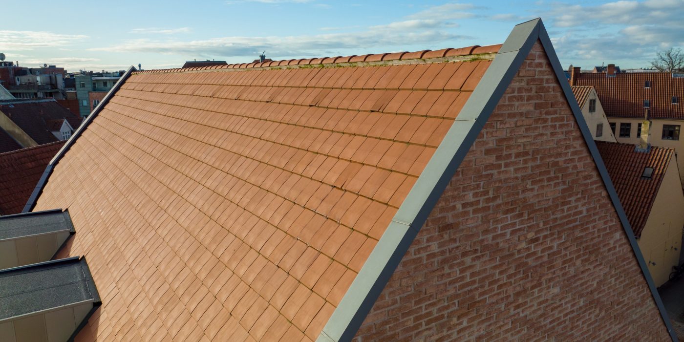 Taktegel - Datura Naturrød - Oluf Bagers Plads, Danmark