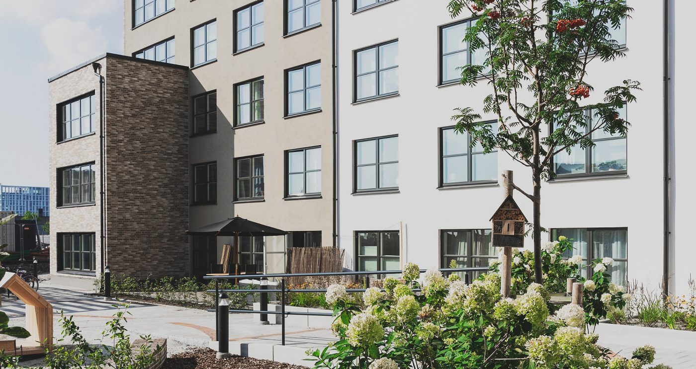 Fasadtegel - EW2135 White Bonasus - EW2422 Brun - EW2163 Cassis - Solkatten, Sverige