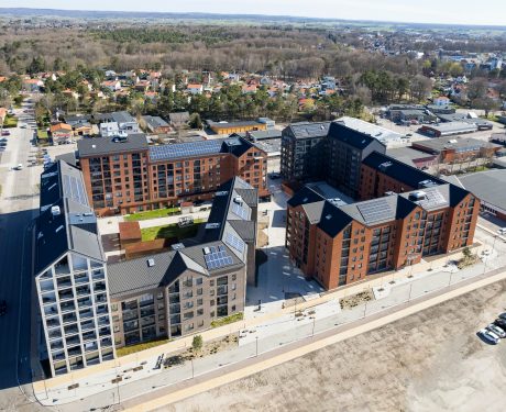 Fasadtegel: EW0109 Hvid Marmor - EW0447 Flint - EW0454 Sort Onyx - EW0465 Rød nuancered | Saftstationen, Sverige