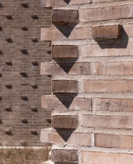 Fasadtegel: EW0109 Hvid Marmor - EW0447 Flint - EW0454 Sort Onyx - EW0465 Rød nuancered | Saftstationen, Sverige