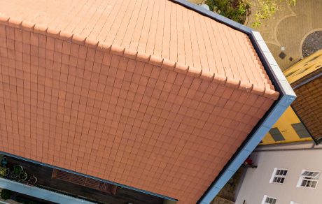 Taktegel - Datura Naturrød - Oluf Bagers Plads, Danmark