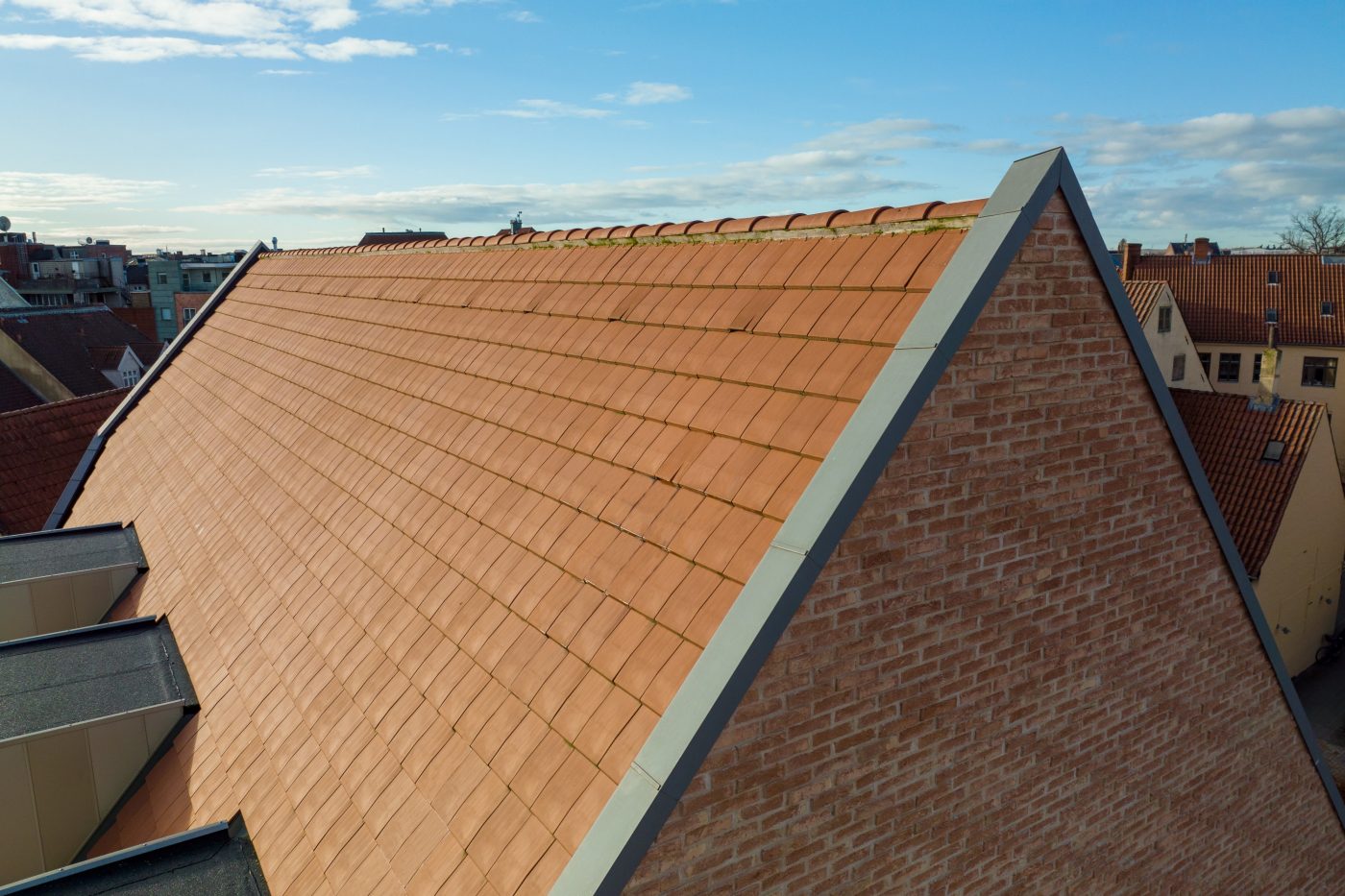 Taktegel - Datura Naturrød - Oluf Bagers Plads, Danmark