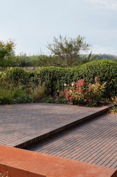 Freiflächen, Platzgestaltung, Aquata, Pflasterklinker, wasserdurchlässig, versickerungsfähig, Läuferverband, Landschaftsgestaltung, Naturschutzgebiet, Belgien, Het Maldegemveld, Tuinaanneming Trenson, Adegem