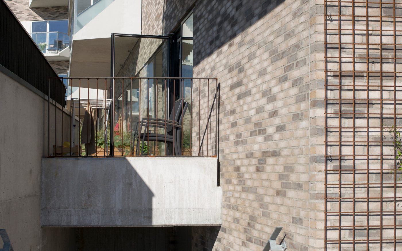 Apartment Building in Copenhagen, Mix of Facing Bricks W 450 Jern and W 447 Flint